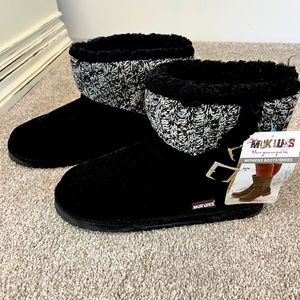 NWT ladies size 9 MukLuk boots
